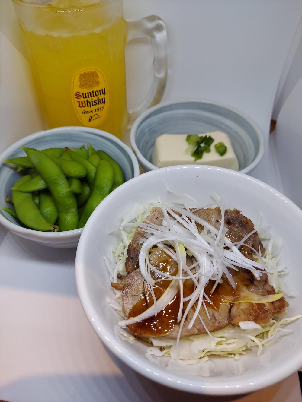 お好きなドリンク１杯（メガは除く）枝豆＋冷奴＋つまみチャーシュー（小）