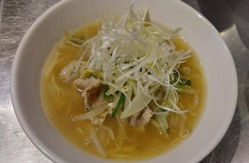 貝出汁香る 特製塩ラーメン（温・冷）