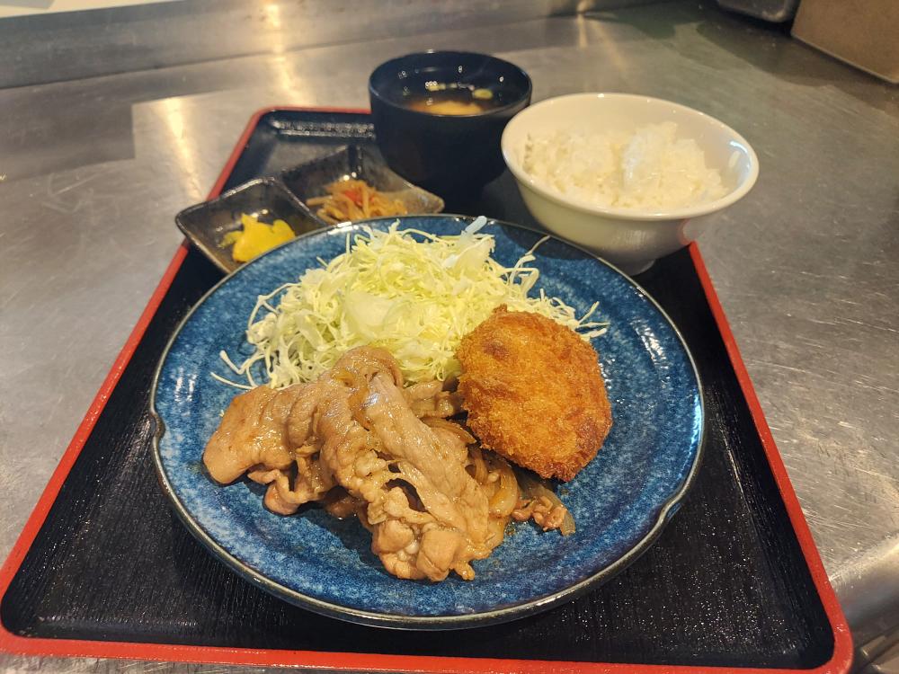 生姜焼きクリームコロッケ盛り合わせ定食