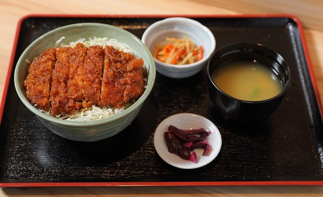 豚のロースのソースかつ丼